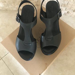 Naked Feet BardII Black Wedge Sandals Size 7.5